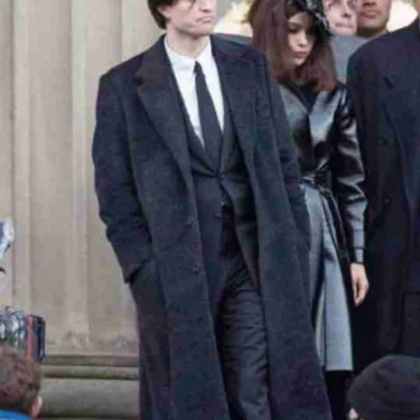 Bruce-Wayne-The-Batman-Coat.jpg Bruce-Wayne-The-Batman-Coat.jpg