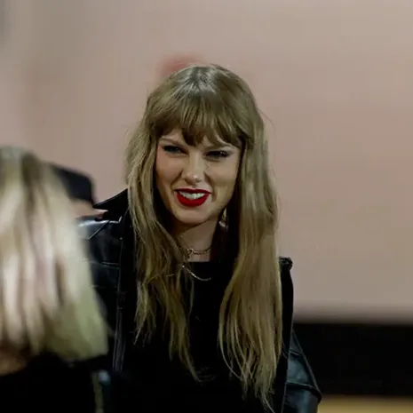 CHIEFS-GAME-TAYLOR-SWIFT-BLACK-LEATHER-JACKET4.webp CHIEFS-GAME-TAYLOR-SWIFT-BLACK-LEATHER-JACKET4.webp