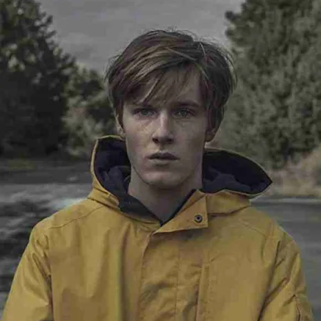 Dark-Jonas-Kahnwald-Coat.jpg Dark-Jonas-Kahnwald-Coat.jpg