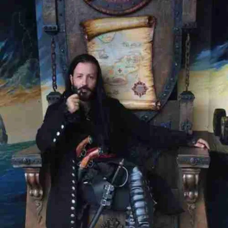 Galleon-Pirate-Black-Coat.jpg Galleon-Pirate-Black-Coat.jpg