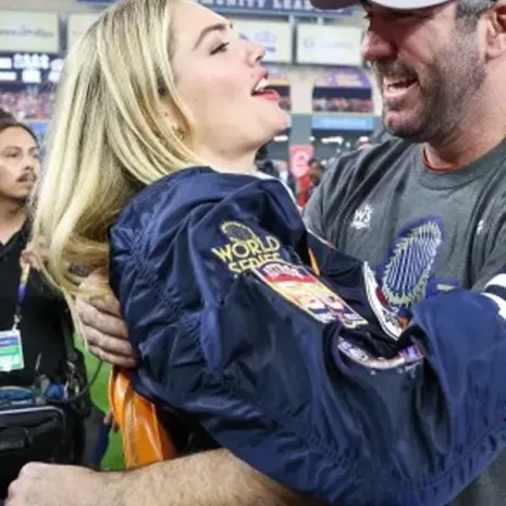 Kate Upton 2022 World Series Jacket6 Kate Upton 2022 World Series Jacket