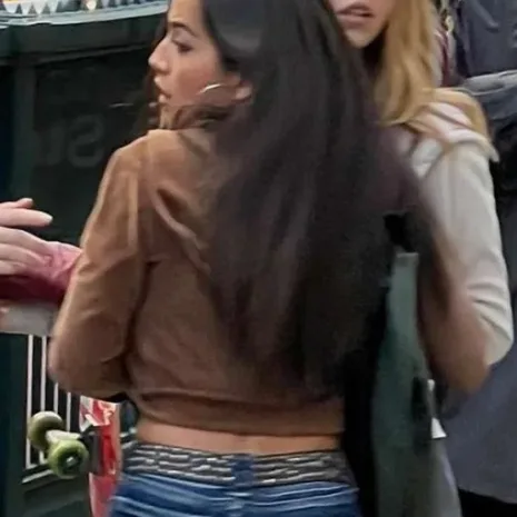 Madame-Web-2024-Isabela-Merced-Brown-Cropped-Jacket3.jpg Madame-Web-2024-Isabela-Merced-Brown-Cropped-Jacket3.jpg