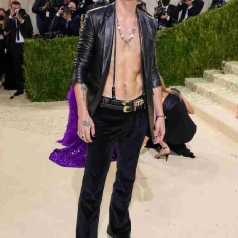 Met-Gala-Shawn-Mendes-Black-Jacket.jpg Met-Gala-Shawn-Mendes-Black-Jacket.jpg