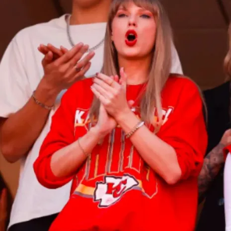 Taylor-Swift-Chiefs-Sweatshirt.jpg Taylor-Swift-Chiefs-Sweatshirt.jpg