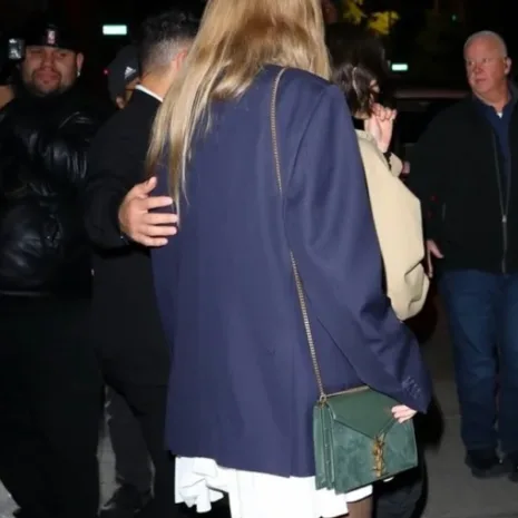 Taylor-Swift-NYC-Gant-Blue-Blazer3.jpg Taylor-Swift-NYC-Gant-Blue-Blazer3.jpg