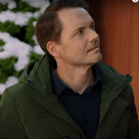 The-Santa-Stakeout-Paul-Campbell-Green-Puffer-Jacket.png The-Santa-Stakeout-Paul-Campbell-Green-Puffer-Jacket.png